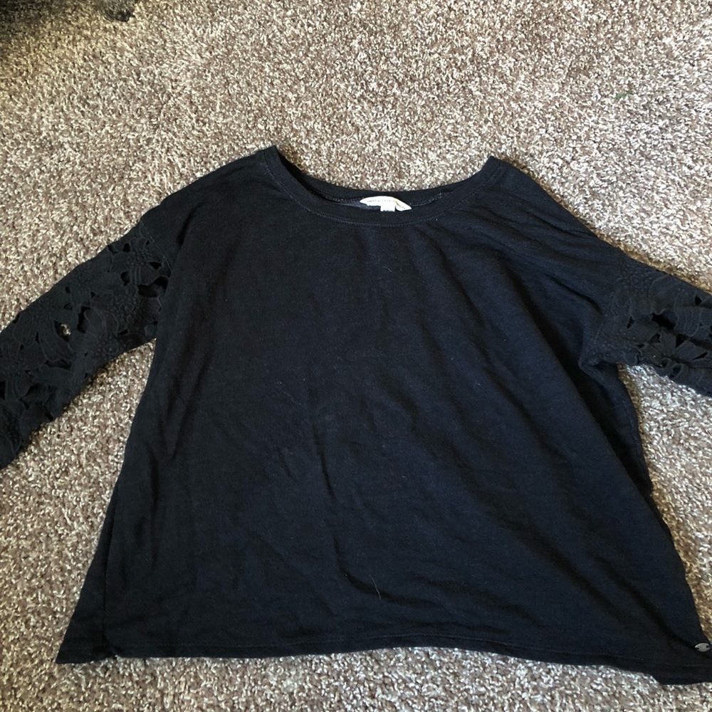Black laced sleeve AE top